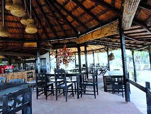 Hotel Sapana Village Lodge Чітаван Екстер'єр фото
