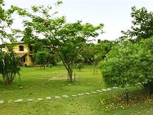 Hotel Sapana Village Lodge Чітаван Екстер'єр фото